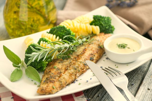 Продукты, выводящие холестерин из организма, включают рыбу