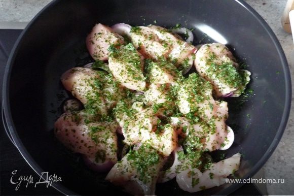 Солим, перчим, посыпаем петрушкой.