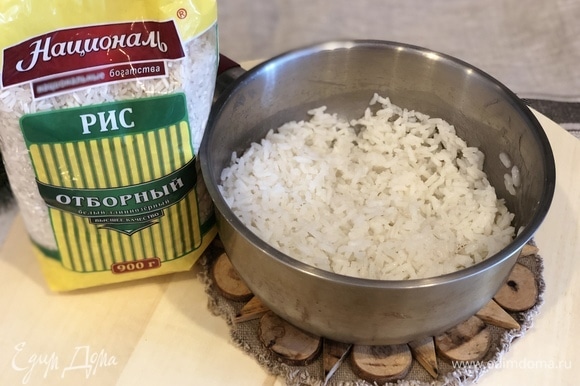 Рис варить 20 минут до готовности.
