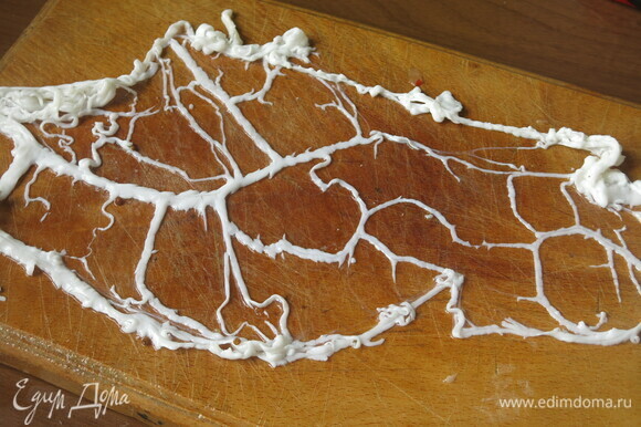 Нарезаем промытый сальник.