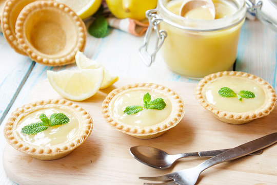 Лимонное настроение: 7 десертов с кислинкой для всей семьи