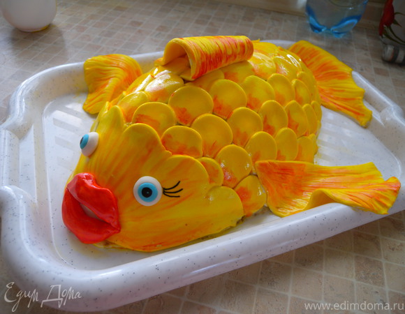 Торт в виде золотой рыбки фото