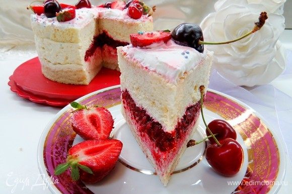 Em seguida, corte e aproveite um delicioso bolo de verão.  Tenha um bom chá!