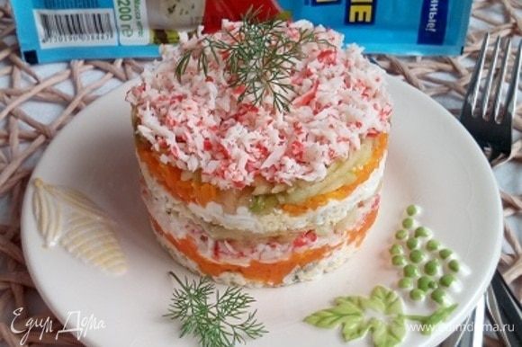 Салат с яблоком и крабовыми палочками