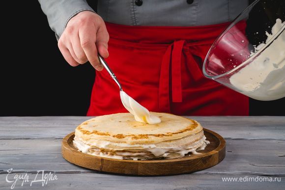 Блинный торт с карамельным соусом – кулинарный рецепт