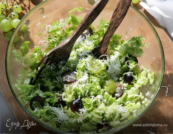 Салат из курицы с виноградом - кулинарный рецепт.