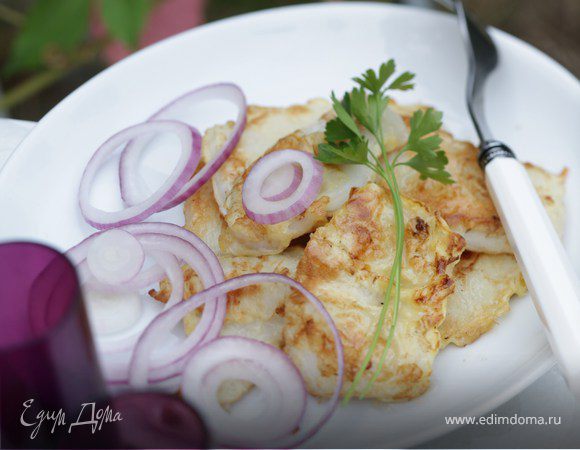 Салат с кальмарами, яйцом и луком