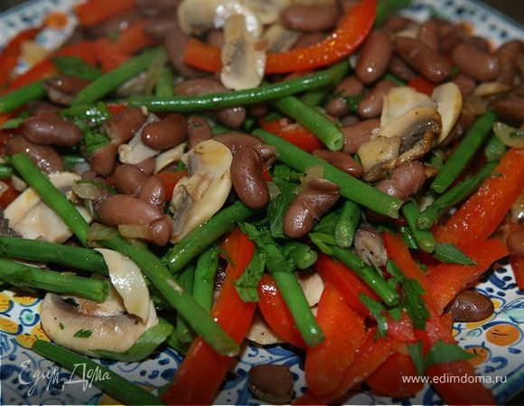 Салат со стручковой фасолью и грибами