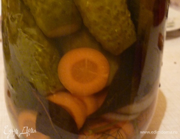 Маринованные огурцы с корейской морковью
