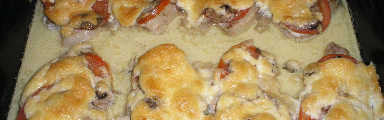 Вариант 1: Мясо по-французски с картошкой и грибами - классический рецепт с пошаговыми фото