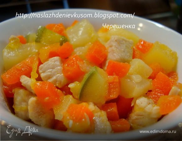 Овощное рагу с курицей и кабачками в мультиварке