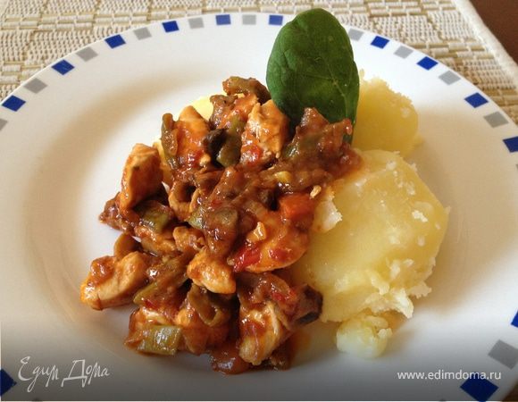 Куриное филе с шампиньонами, помидорами и сыром