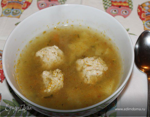 Рассольник с говядиной и перловкой с солеными огурцами