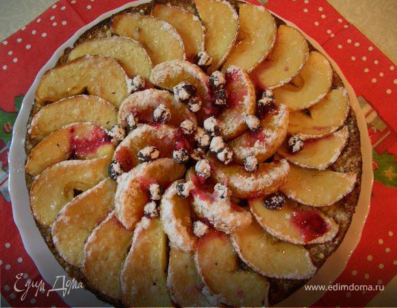 Бретонский пирог с клюквой и яблоками