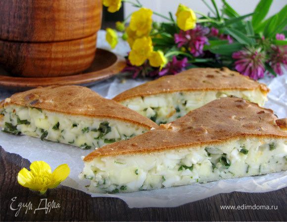 Заливной пирог с луком и яйцами