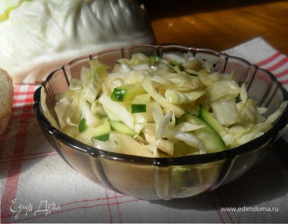 Салат из белокочанной капусты с огурцами