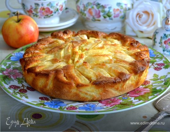 Насыпной пирог с яблоками и молоком