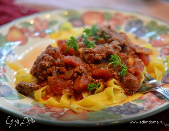 Спагетти с мясной подливой