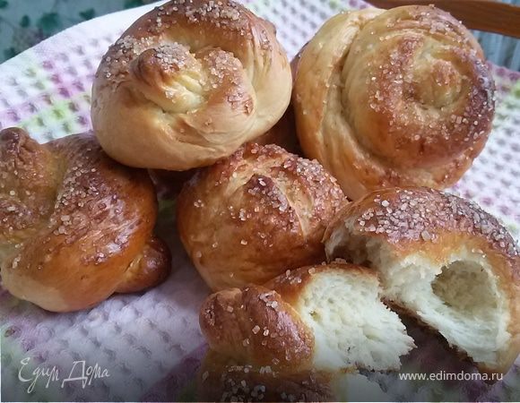 Плюшки из готового дрожжевого теста в духовке