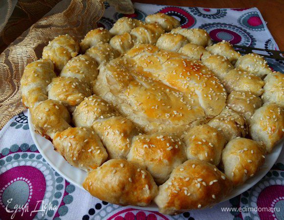 Сосиски в тесте косичкой в духовке (с сыром и помидорами)