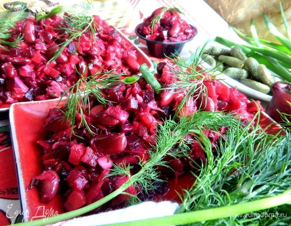 Винегрет с жареным луком и солеными корнишонами