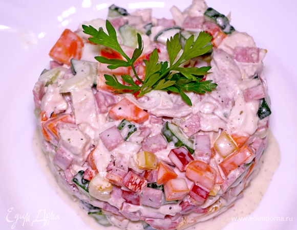 Салат с вареной курицей