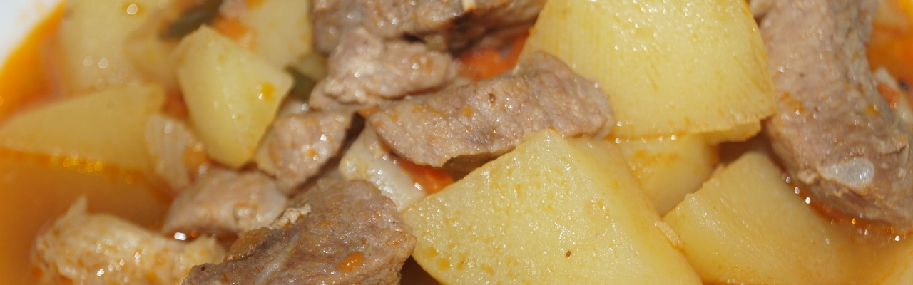 Тушеная картошка со свининой в мультиварке, рецепт