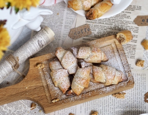 Рогалики с яблочным джемом и орехами