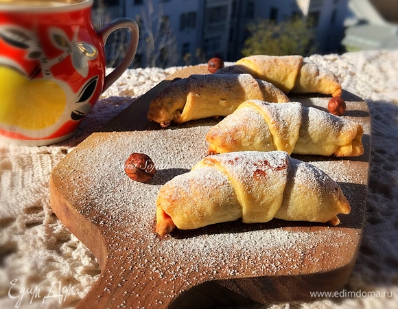 Творожные рогалики с орехами и корицей – кулинарный рецепт