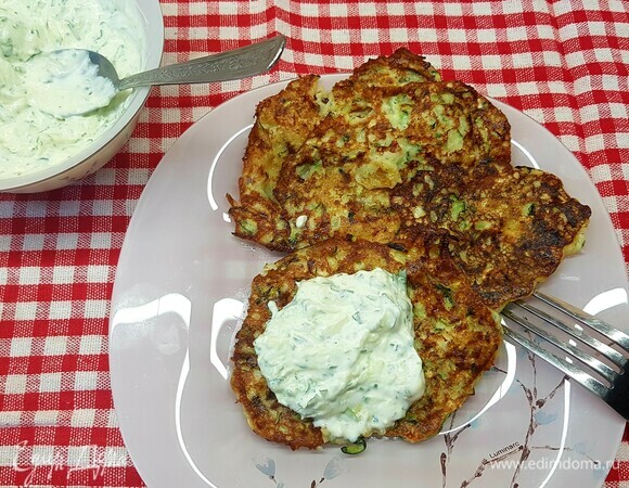 Блинчики из кабачков с сыром и чесноком