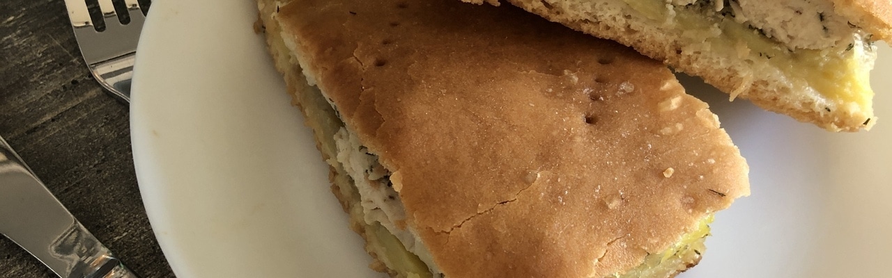 Пирог из дрожжевого теста с курицей и картошкой — рецепт с фото пошагово