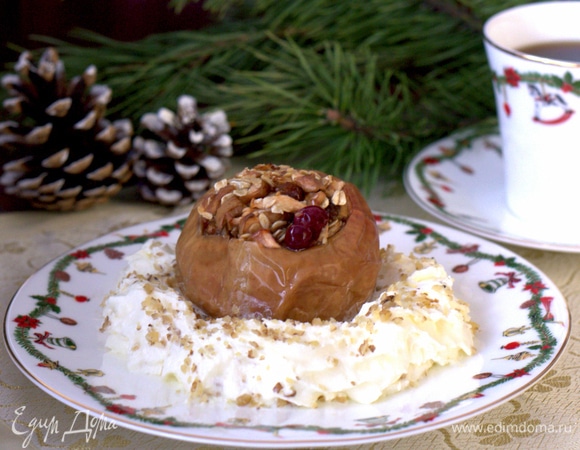 Запеченные яблоки с овсяными хлопьями и орехами