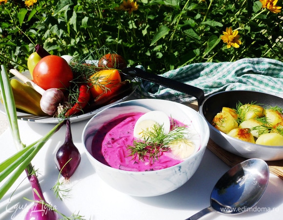 Горячий свекольник с мясом и яйцом