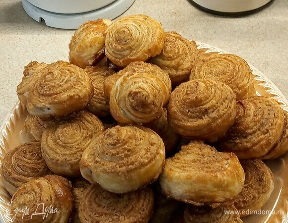 Пирожки с мясом из слоенного теста