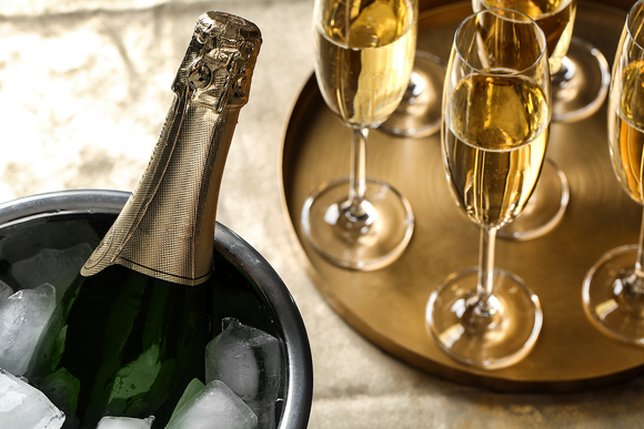 Игристые вина: выбираем альтернативу шампанскому