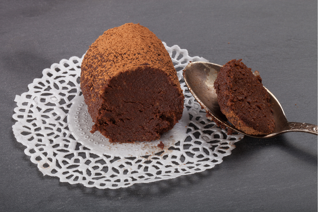 Рецепт шоколадного печенья с крошкой какао-бобов и апельсиновыми цукатами