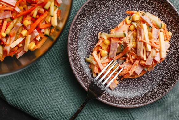 12 салатов с корейской морковью, которые первыми исчезают со стола - Лайфхакер